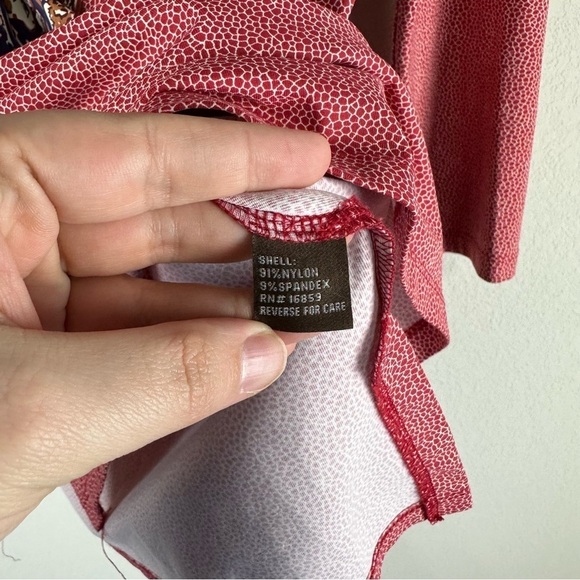 J. McLaughlin Red Paisley V-Neck 3/4 Sleeve Catalina Cloth Top Size Medium - Picture 7 of 8